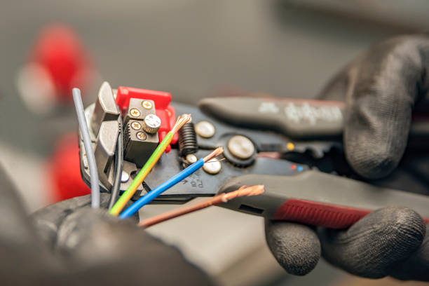 Best Affordable Emergency Electrician  in Ash Flat, AR